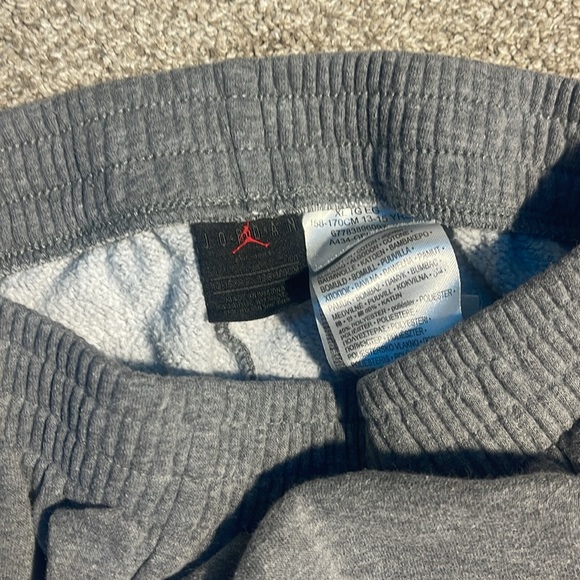 Youth XL jordan sweatpants - Picture 2 of 2